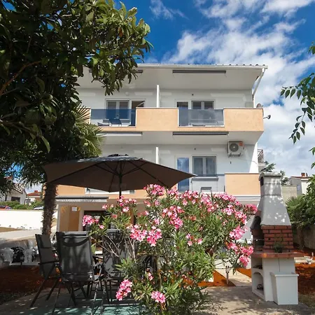 Oleander Apartamento Malinska