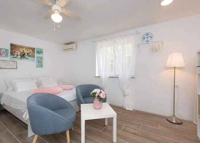 Oleander Apartment *