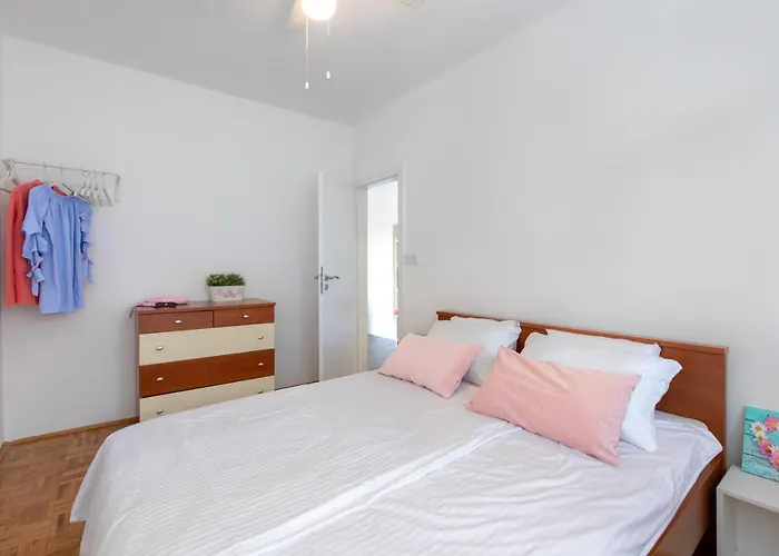 Apartment Oleander Malinska